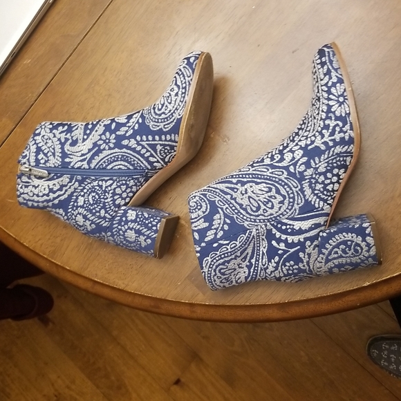Indigo RD women's and white booties. Size 6.5 - Picture 3 of 12